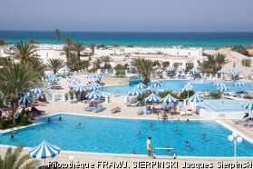 Tunisie - Djerba - d�part de acc�s direct � la mer par les jardins. -  25 km environ de l chez Fram FR