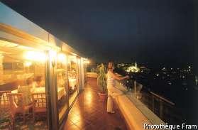 Vue de la terrasse de nuit