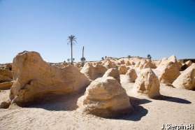 Sable cristallisé près de l'oasis de Douz