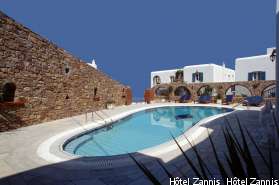 Vue de la piscine de l'h�tel